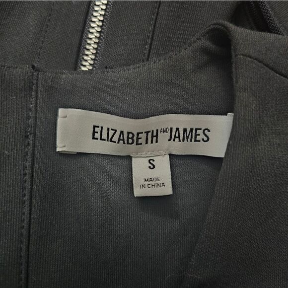 ELIZABETH AND JAMES Black V-Neck Crop Top - Size Small - Picture 5 of 6